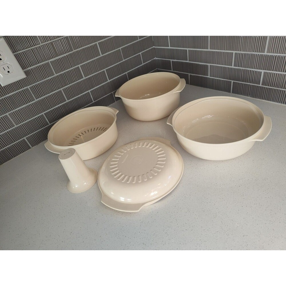 Tupperware Microwave Ultra 21 Round 3 qt, 1 3/4qt, Colander, lid, & Cone Stacked